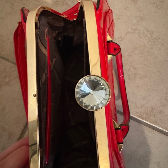 Elegant Red Quilted Women's Bag - Picture 5 of 5